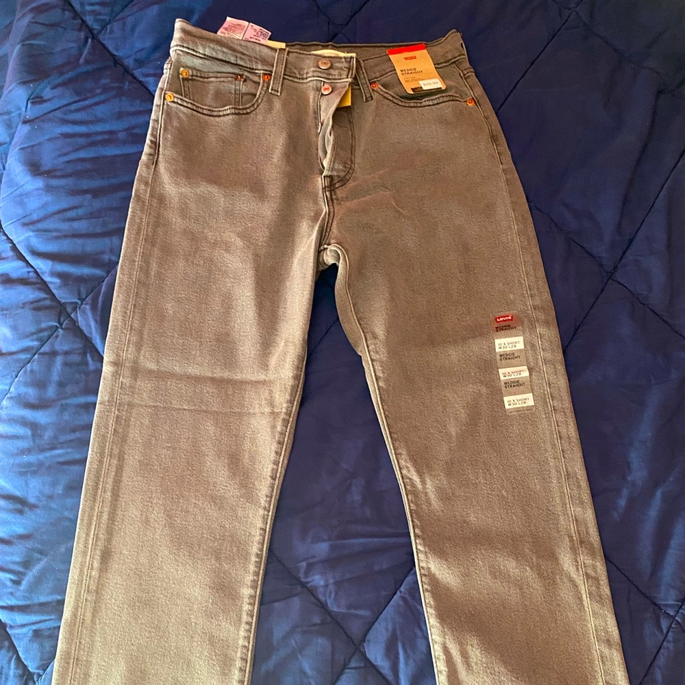 Brand new Levi Gray Wedgie Straight Jeans